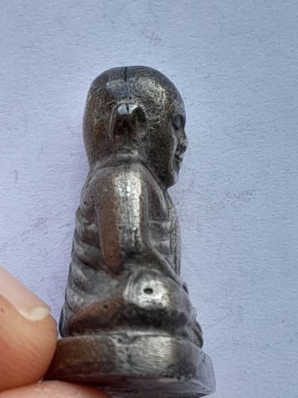  
หลวงพ่อเงิน เสาร์๕ วัดวังจิก รุ่นสร้างหอระฆัง  เนื้อเงิน พศ.2536 ก้นระฆังนิยมหายาก เนื้อเงินนำหนัก17 กรัม
 รูปที่ 6