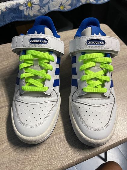 รองเท้า adidas 