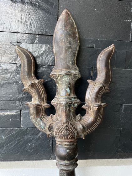 เทพศาสตรา ตรีศูล เนื้อสำริด ศิลปะขอม  รูปที่ 4