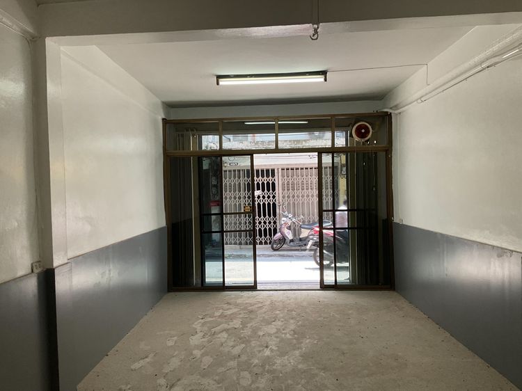 ตึกแถว3ชั้น 3นอน 2ห้องน้ำ ซื้ออยู่ ค้าขาย หรือให้เช่า 1.5กิโลจากBTSช่องนนทรี ออกถนนสุริวงค์ เจริญกรุง  มหาเศรษฐ์ 500เมตรขึ้นทางด่วน  รูปที่ 3