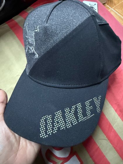 หมวก OAKLEY