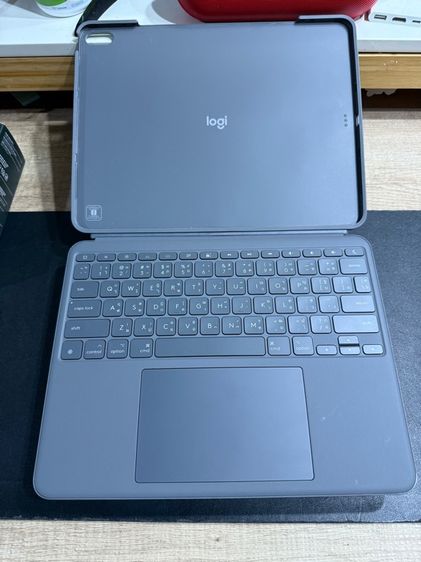 Logitech Combo Touch iPad Air 13 Keyboard รูปที่ 2