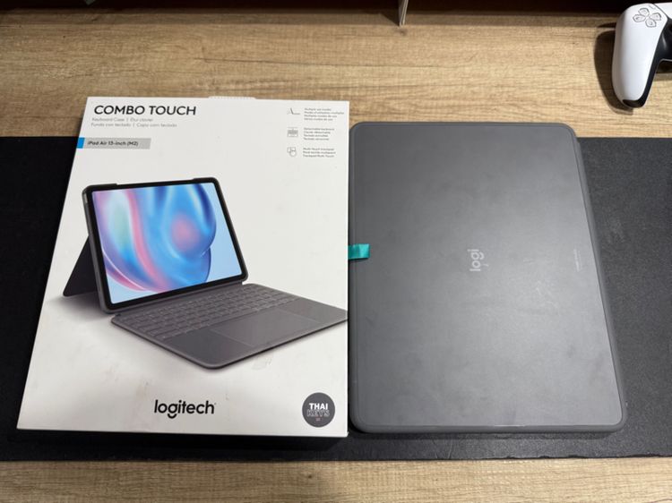 Logitech Combo Touch iPad Air 13 Keyboard