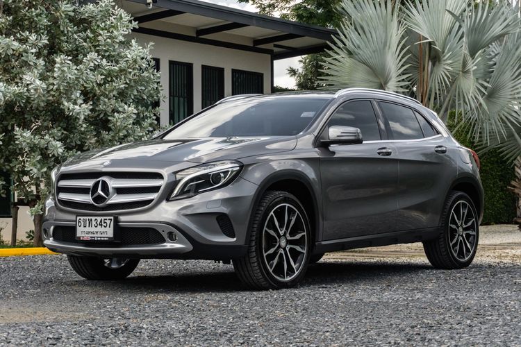 รถ Mercedes-Benz GLA-Class GLA200 สี เทา