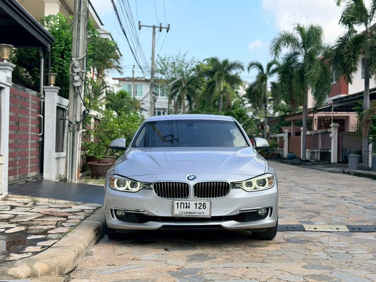 รถ BMW Series 3 320i สี เทา