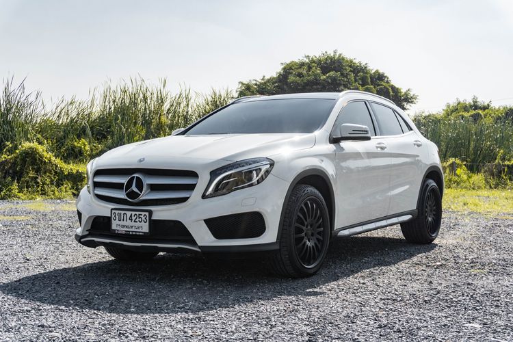 รถ Mercedes-Benz GLA-Class GLA250 สี ขาว