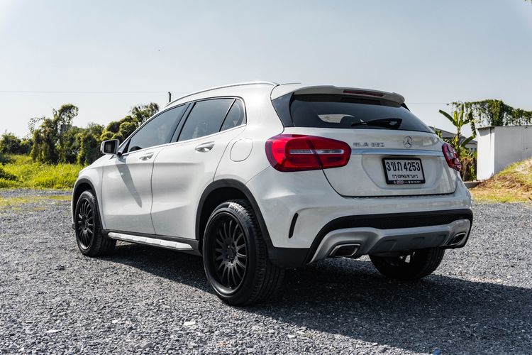Mercedes-Benz GLA-Class 2015 GLA250 Utility-car เบนซิน ไม่ติดแก๊ส เกียร์อัตโนมัติ ขาว รูปที่ 4