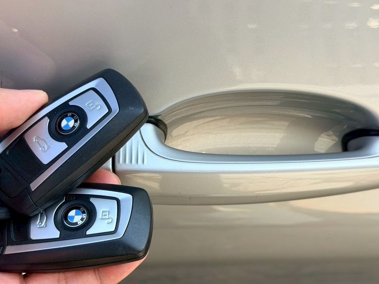 BMW Series 3 2013 320i Sedan เบนซิน ไม่ติดแก๊ส เกียร์อัตโนมัติ เทา รูปที่ 3