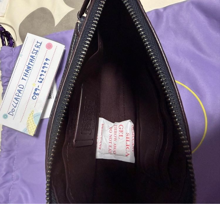 กระเป๋า Coach X Peanuts Snoopy Pebble Leather Snow Globe Nolita 19 Wristlet CE859 รูปที่ 2
