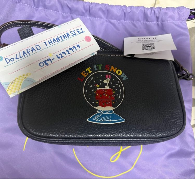กระเป๋า Coach X Peanuts Snoopy Pebble Leather Snow Globe Nolita 19 Wristlet CE859