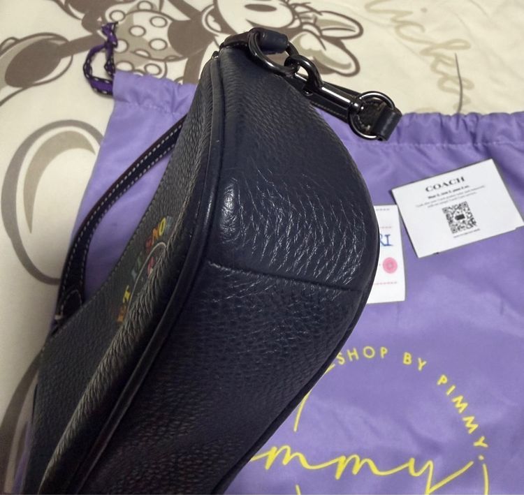 กระเป๋า Coach X Peanuts Snoopy Pebble Leather Snow Globe Nolita 19 Wristlet CE859 รูปที่ 6