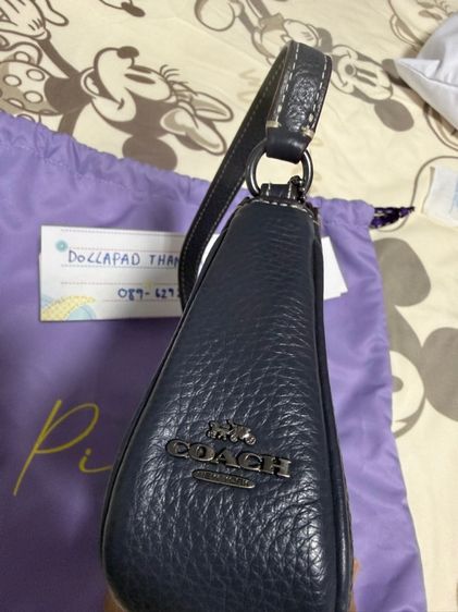 กระเป๋า Coach X Peanuts Snoopy Pebble Leather Snow Globe Nolita 19 Wristlet CE859 รูปที่ 11