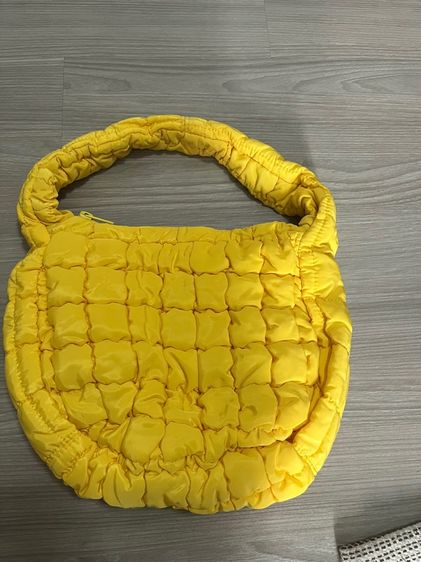 ไม่ระบุ เหลือง กระเป๋าสะพายถือได้ของ cos 