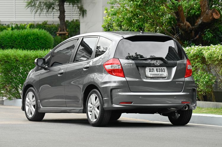 Honda Jazz 2012 1.5 SV i-VTEC Sedan เบนซิน ไม่ติดแก๊ส เกียร์อัตโนมัติ เทา รูปที่ 3
