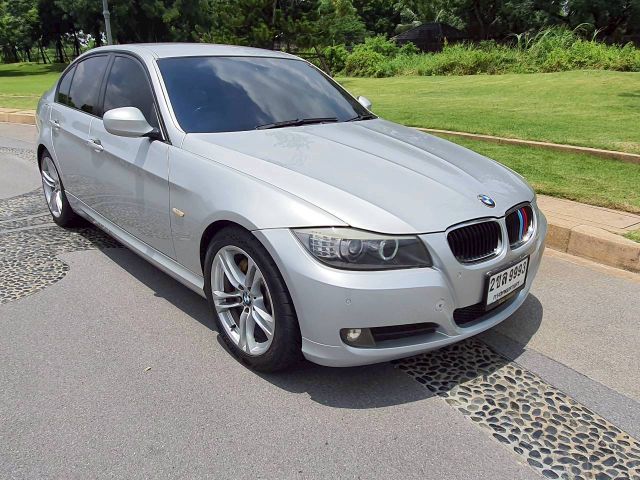 รถ BMW Series 3 320i สี บรอนซ์เงิน