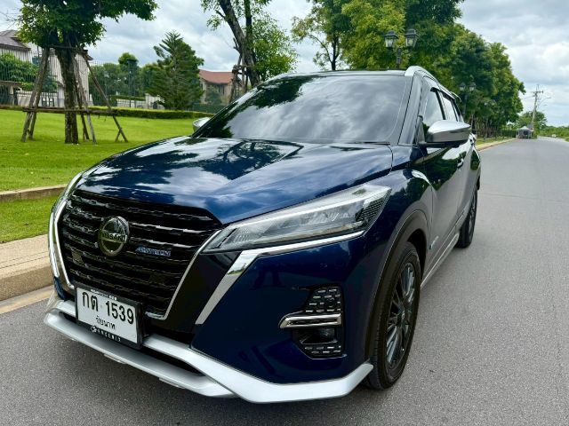 รถ Nissan Kicks 1.2 Autech สี กรมท่า