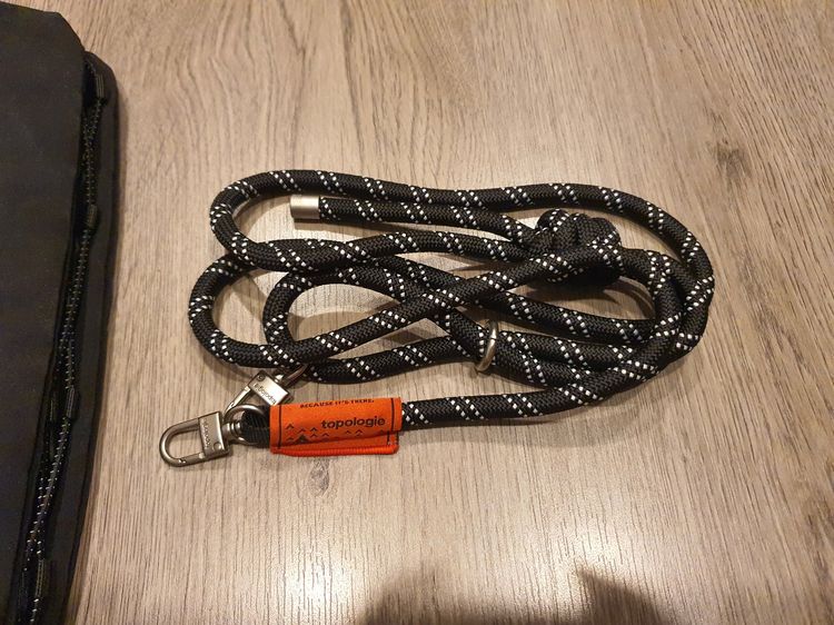 กระเป๋าสะพาย Topologie สีดำ ใส่ขวดน้ำได้ รูปที่ 7