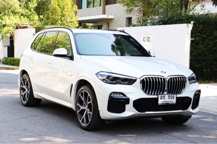 BMW X5 2021 3.0 xDrive45e M Sport 4WD Utility-car ปลั๊กอินไฮบริด (PHEV) เกียร์อัตโนมัติ ขาว รูปที่ 2