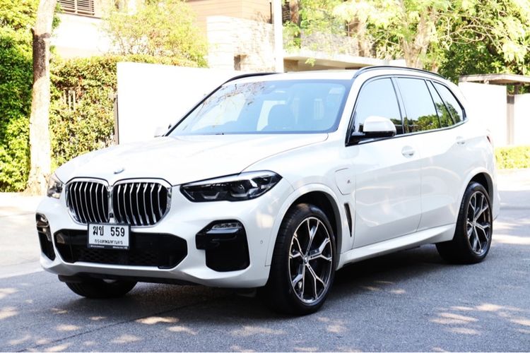 BMW X5 2021 3.0 xDrive45e M Sport 4WD Utility-car ปลั๊กอินไฮบริด (PHEV) เกียร์อัตโนมัติ ขาว รูปที่ 3