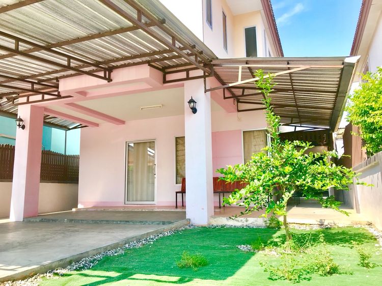  ขายบ้านเดี่ยว2ชั้น พร้อมผู้เช่าญี่ปุ่น เดือนละ 18,000บาท หมู่บ้านโฮมทาวน์ศรีราชา  3 นอน 2น้ำ 3.1 ล้านบาท  ใกล้ J-Park ศรีราชา พร้อมเฟอร์นิ