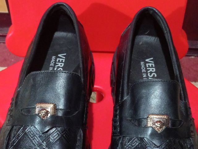 อิตาลี..versace แบรนด์ดังแท้สภาพเยี่ยม รูปที่ 7