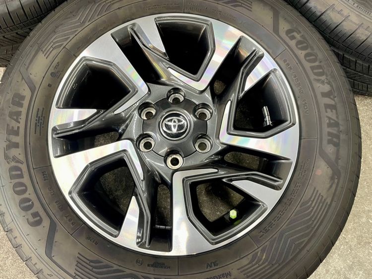 ล้อแม็ก TOYOTA FORTUNER LEADER ขอบ 18”  ยาง GOODYEAR 265-60R18 ปี 25 เพิ่งเปลี่ยนตุ่มหน้ายางยังอยู่ครบ รูปที่ 5
