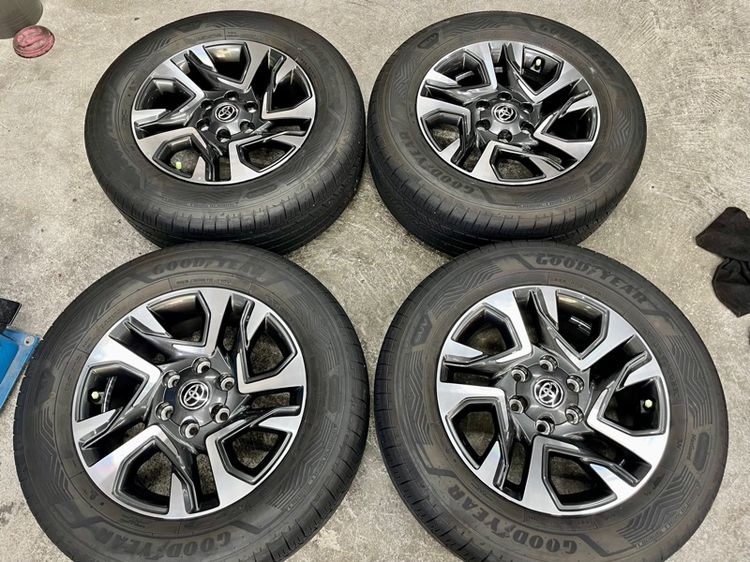 ล้อแม็ก TOYOTA FORTUNER LEADER ขอบ 18”  ยาง GOODYEAR 265-60R18 ปี 25 เพิ่งเปลี่ยนตุ่มหน้ายางยังอยู่ครบ รูปที่ 4