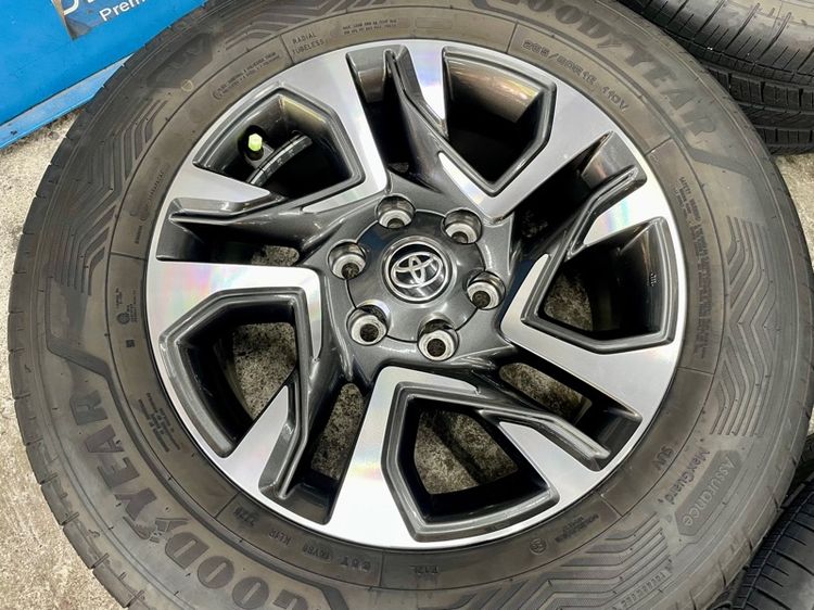 ล้อแม็ก TOYOTA FORTUNER LEADER ขอบ 18”  ยาง GOODYEAR 265-60R18 ปี 25 เพิ่งเปลี่ยนตุ่มหน้ายางยังอยู่ครบ รูปที่ 7