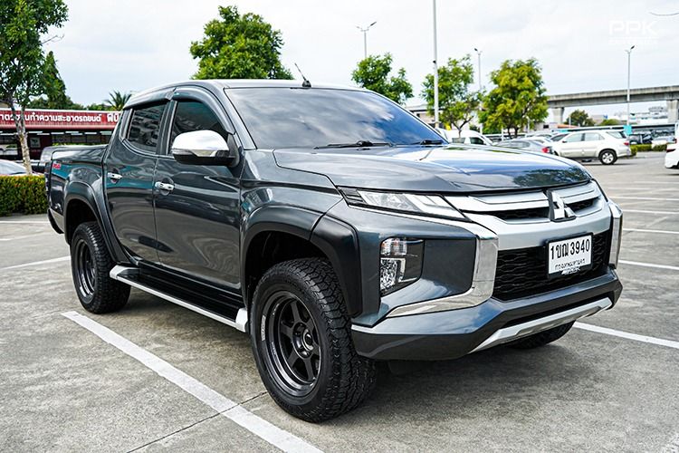 Mitsubishi Triton 2020 2.4 Plus GLS Pickup ดีเซล ไม่ติดแก๊ส เกียร์อัตโนมัติ เทา รูปที่ 3