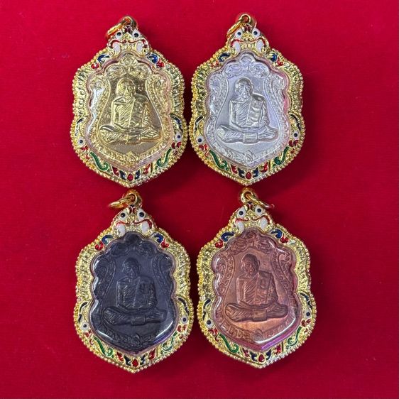 พระชุดกรรมการหลวงปู่ทิม เสมา 8 รอบ พร้อมใส่กรอบ รูปที่ 4