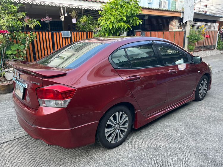 รถ Honda City 1.5 V สี แดง