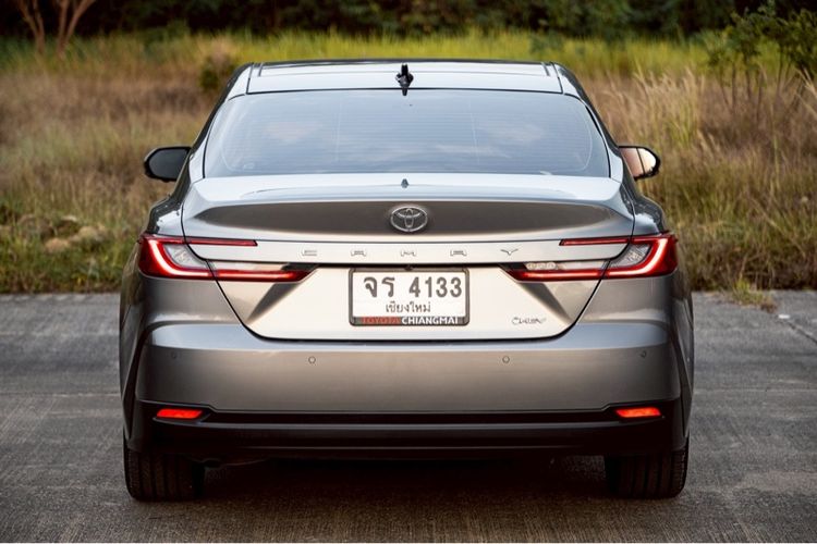Toyota Camry 2025 2.5 HEV Premium Luxury Sedan ไฮบริด ไม่ติดแก๊ส เกียร์อัตโนมัติ เทา รูปที่ 4