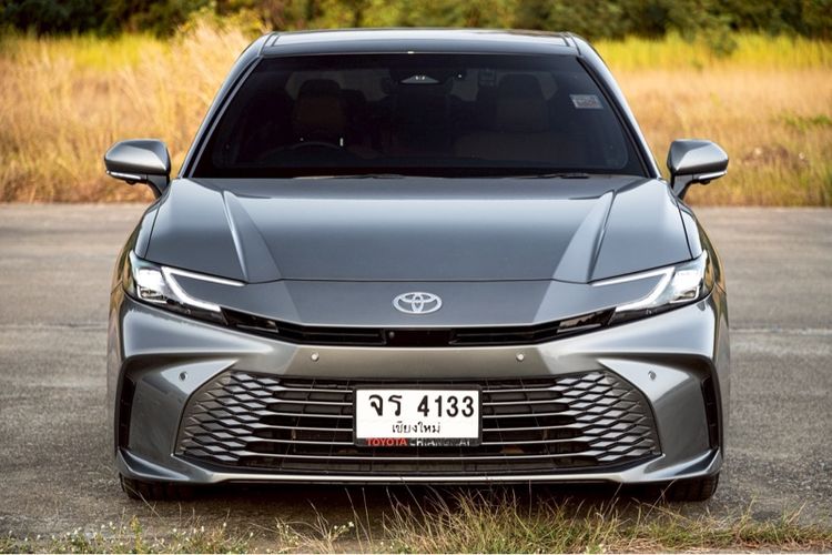 รถ Toyota Camry 2.5 HEV Premium Luxury สี เทา
