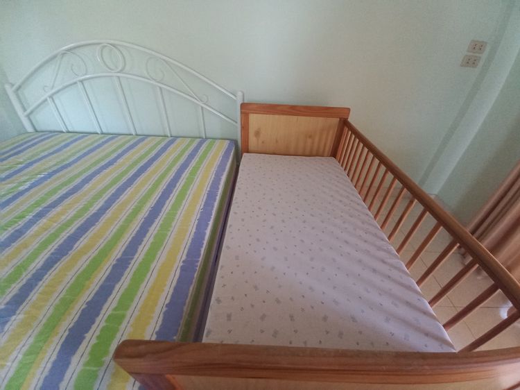 เตียงนอนไม้ ถอดข้างได้ พร้อมเบาะนอนเด็ก รูปที่ 2