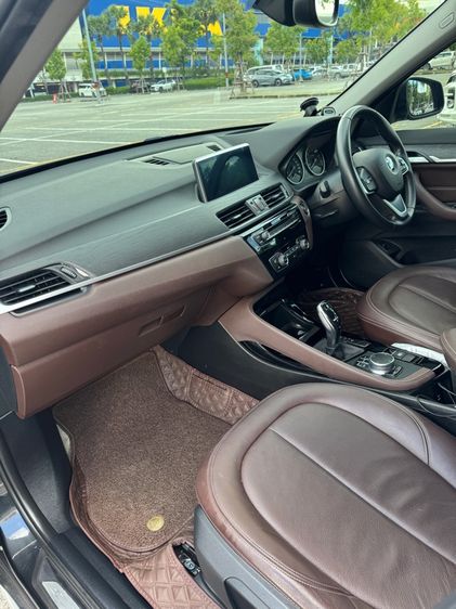 BMW X1 2018 1.5 sDrive18i xLine Sedan เบนซิน เกียร์อัตโนมัติ ดำ รูปที่ 4