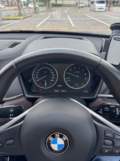 BMW X1 2018 1.5 sDrive18i xLine Sedan เบนซิน เกียร์อัตโนมัติ ดำ รูปที่ 3