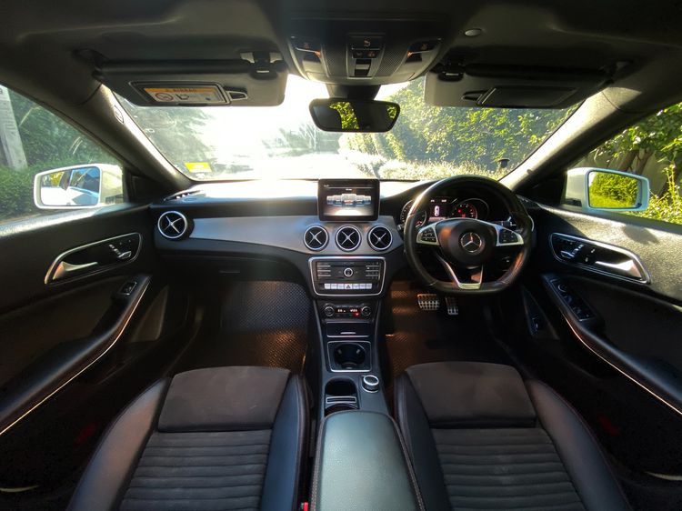 Mercedes-Benz CLA-Class 2018 CLA250 AMG Sedan เบนซิน ไม่ติดแก๊ส เกียร์อัตโนมัติ ขาว รูปที่ 4