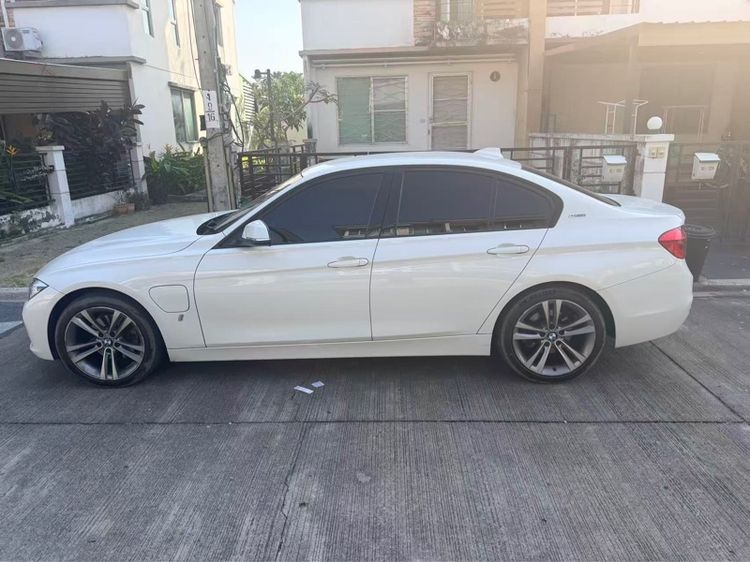BMW Series 3 2018 330e Sedan เบนซิน ไม่ติดแก๊ส เกียร์อัตโนมัติ ขาว รูปที่ 2