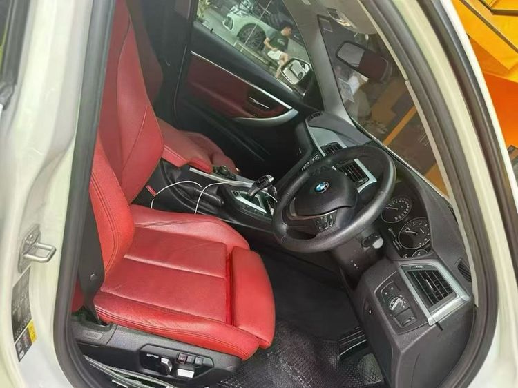 BMW Series 3 2018 330e Sedan เบนซิน ไม่ติดแก๊ส เกียร์อัตโนมัติ ขาว รูปที่ 4