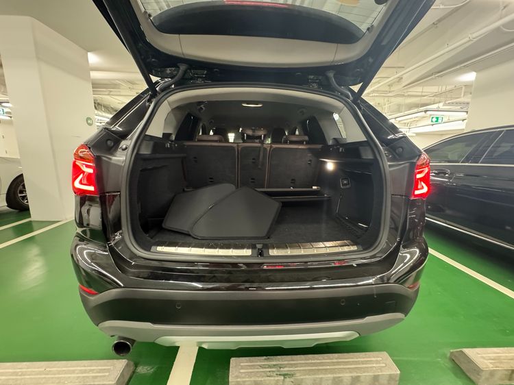 รถ BMW X1 1.5 sDrive18i xLine สี ดำ