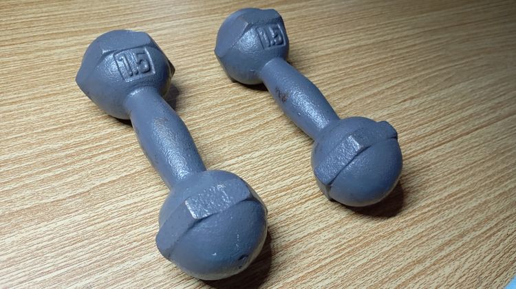 Dumbbell เหล็กแท้ๆ 1.5 Kg. ขายแพ็คคู่