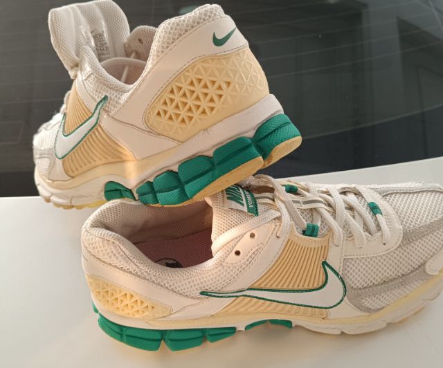 ขายถูก Nike Vomero 5 สี ขาวเขียว นิยม size 43-275cm สภาพสวย ใส่นุ่ม เบาสบาย รูปที่ 3