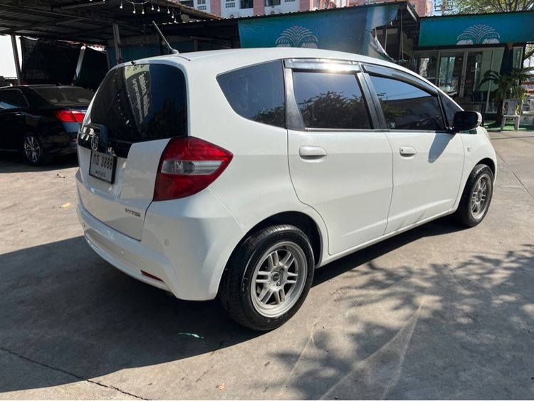 Honda Jazz 2013 1.5 V i-VTEC Sedan เบนซิน ไม่ติดแก๊ส เกียร์อัตโนมัติ ขาว รูปที่ 4