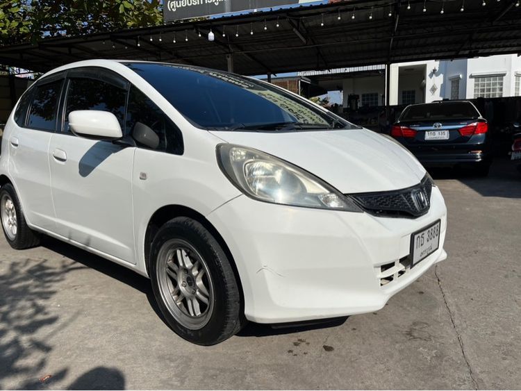 Honda Jazz 2013 1.5 V i-VTEC Sedan เบนซิน ไม่ติดแก๊ส เกียร์อัตโนมัติ ขาว รูปที่ 2