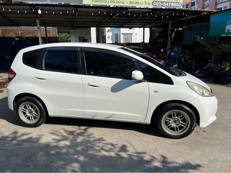 Honda Jazz 2013 1.5 V i-VTEC Sedan เบนซิน ไม่ติดแก๊ส เกียร์อัตโนมัติ ขาว รูปที่ 3