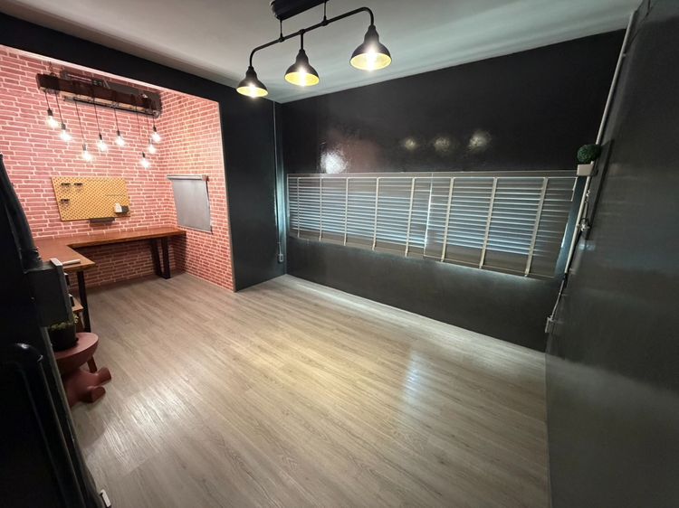 มีบางส่วน 2023 ให้เช่าบ้าน 2 ชั้นสไตล์โมเดิร์นลอฟท์ ย่านวิภาวดี -ลาดพร้าว ใกล้การบินไทย ใช้ระบบไฟฟ้าโซล่าเซลล์ทั้งหลัง รูปที่ 3