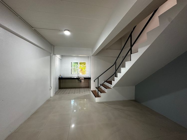 อื่นๆ มีบางส่วน ใช่ บ้านอาคารพาณิชย์รีโนเวทตกแต่งใหม่ทั้งหลัง รูปที่ 3