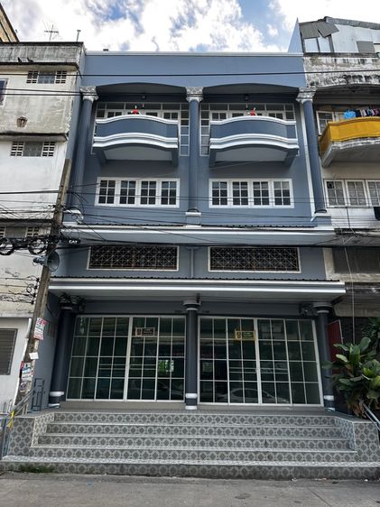 บ้านอาคารพาณิชย์รีโนเวทตกแต่งใหม่ทั้งหลัง