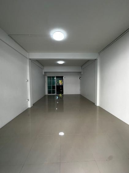 อื่นๆ มีบางส่วน ใช่ บ้านอาคารพาณิชย์รีโนเวทตกแต่งใหม่ทั้งหลัง รูปที่ 2