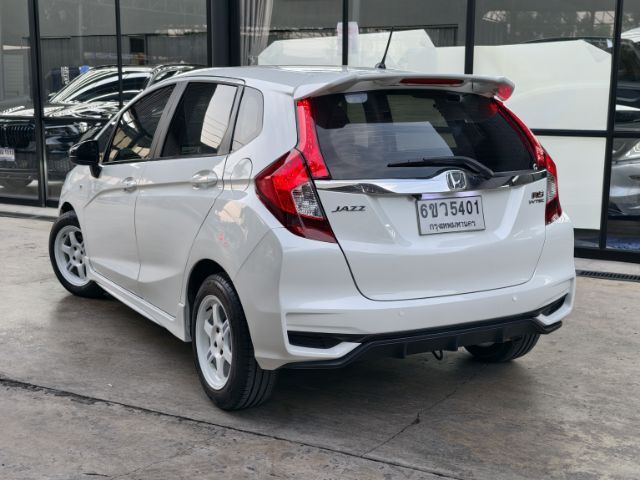 Honda Jazz 2017 1.5 V+ Sedan เบนซิน ไม่ติดแก๊ส เกียร์อัตโนมัติ ขาว รูปที่ 4